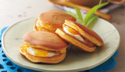 マーマレードチーズどら焼き|株式会社松源|レシピ マーマレードチーズどら焼き