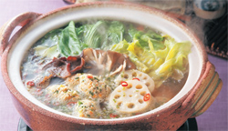 れんこんと鶏団子のピリ辛薬膳鍋