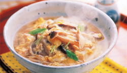 卵ときのこのあんかけうどん|株式会社松源|レシピ 卵ときのこのあんかけうどん