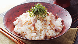 焼きさばとたくあんの混ぜご飯