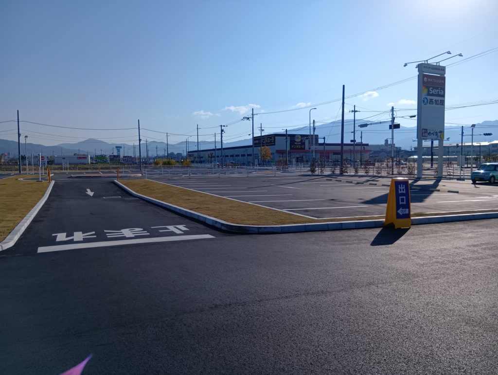 ①駐車場写真(空きスペース)