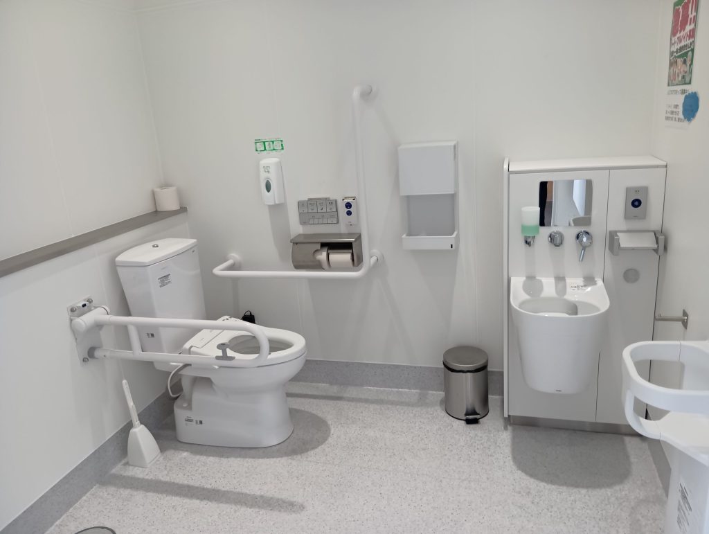 ③設備写真(多目的トイレ2)
